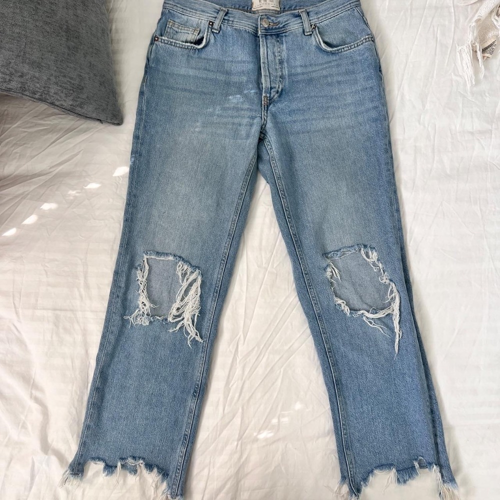 We The Free Light Wash Distressed Straight Leg Jeans Raw Hem – 26